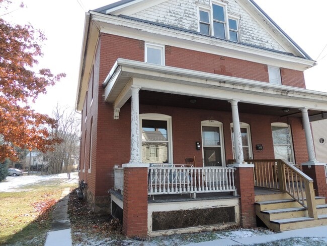 Building Photo - 3 Bedroom Townhouse in Pleasant Gap Unit 1