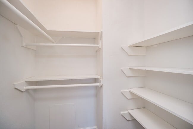 Photo - 2515 Oak Hill Dr