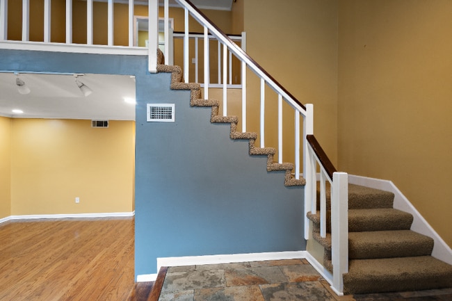 Photo - 27 Park Crest Pl