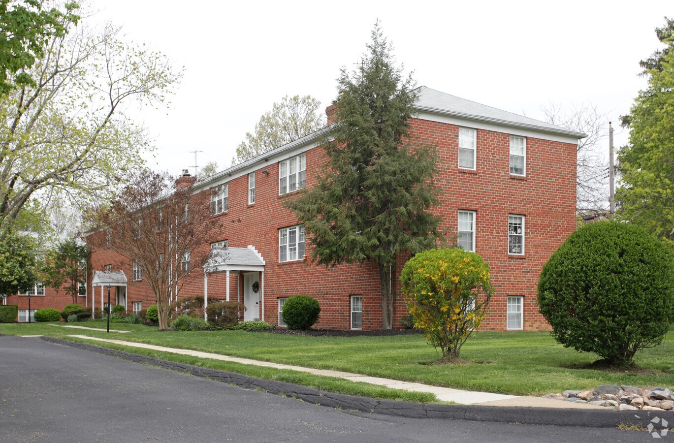 Pinehurst Apartments - Pinehurst Apartments