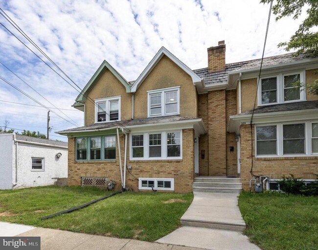 Building Photo - 337 Stuart Ave Rental