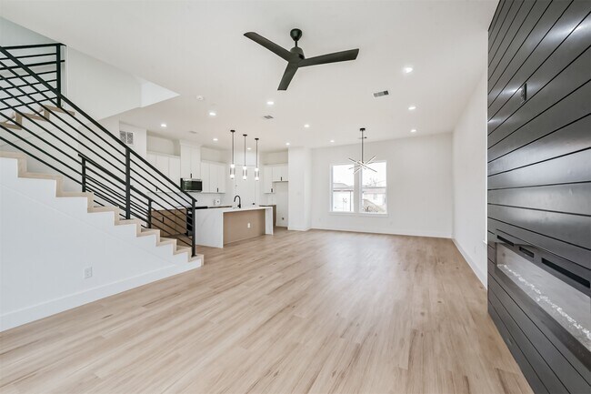 Photo - 3808 Ennis St