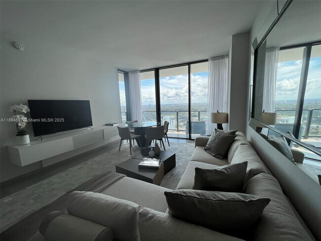 Photo - 88 SW 7th St Unidad 3506