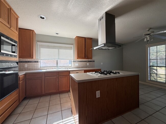 Photo - 523 Earls Ct Dr