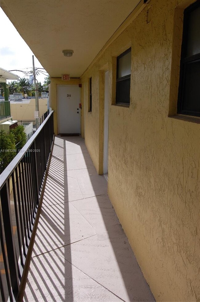Photo - 1334 Collins Ave Unidad 203