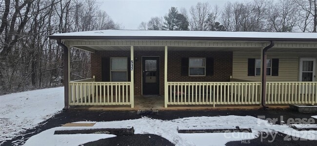 Building Photo - 517 Hickory St Unit 1