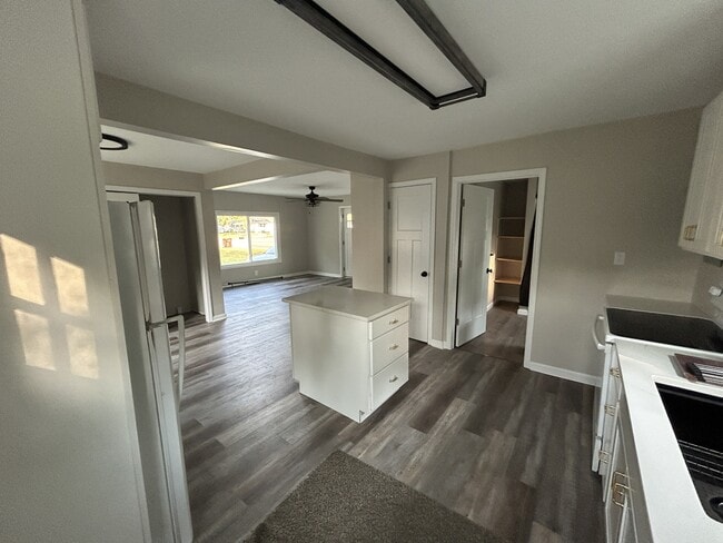 Photo - 265 W State St