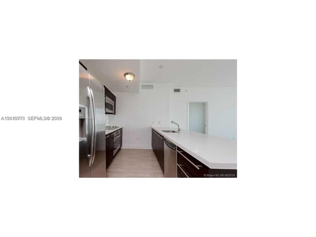Photo - 90 SW 3rd St Unidad 2609
