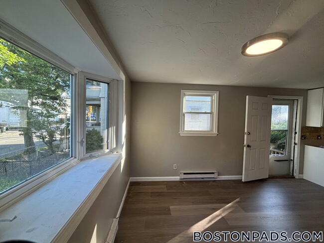 Photo - 162 Essex St Unit 1