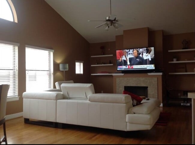 Photo - 3735 Main Plaza Dr