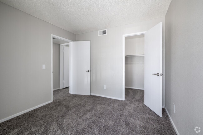 2BR, 1BA - 670SF - Primary Bedroom