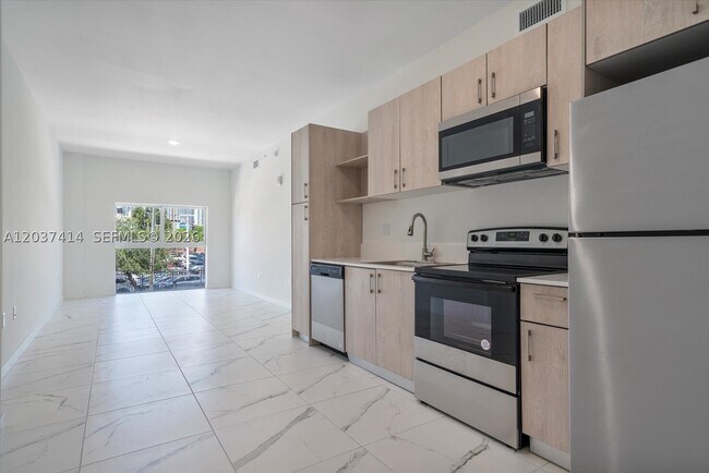 Photo - 420 SW 7th St Unit 304
