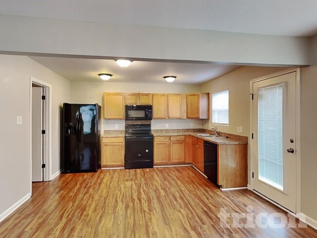 Photo - 947 Littleton Dr