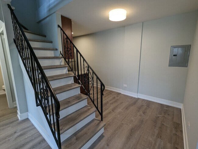 445 W Barry Ave Unit 501