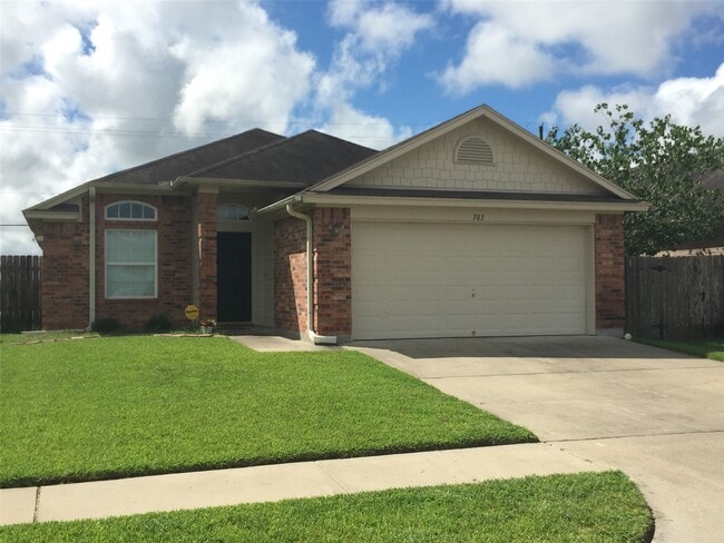 Building Photo - 303 Sequoia Dr