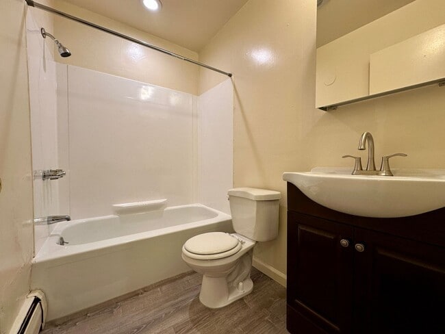 Photo - Affordable Studio on Meyran Avenue! Great ... Unit 3D