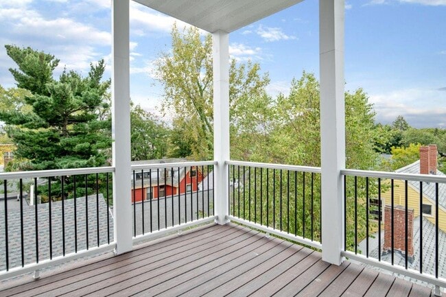 Photo - Magazine Street Apartments