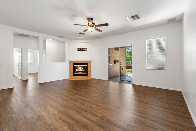 Photo - 1531 Essex Way