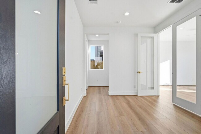 Photo - 3828 Wilmer St