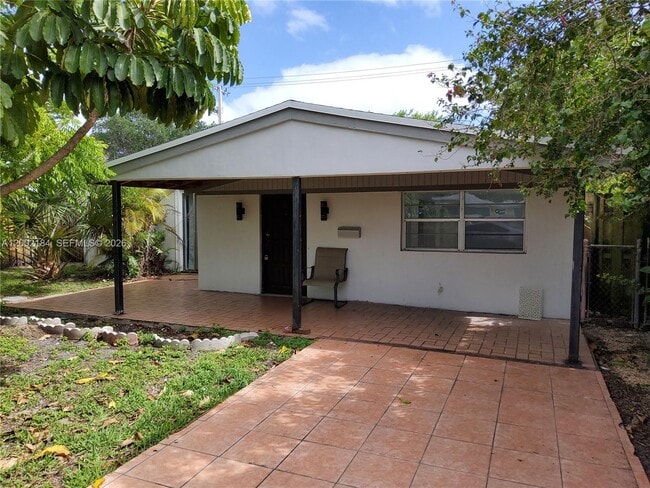 Building Photo - 1348 NE 176th St