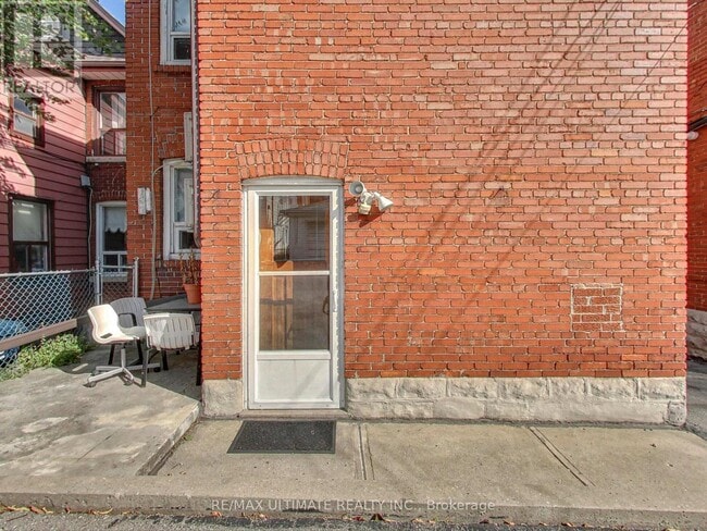 Photo - 1652 Dufferin St Unité B