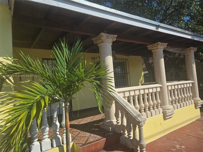 Photo - 127 NW 19th Ave