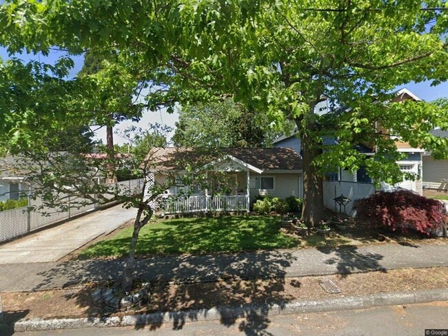 Building Photo - 8301 NE Brazee St