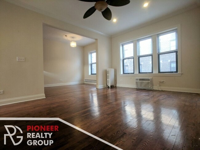 Building Photo - 736 W Addison St Unit 750-N1