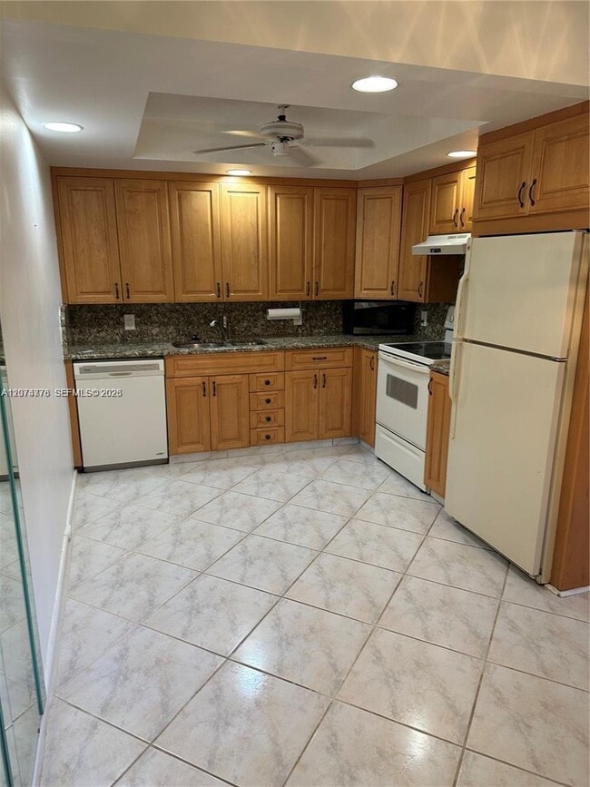 Photo - 2027 Hythe B Unit 2027