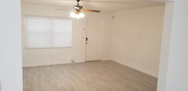 Photo - 3430 N 65th Ave