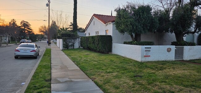 Building Photo - 3304 N Mountain View Ave