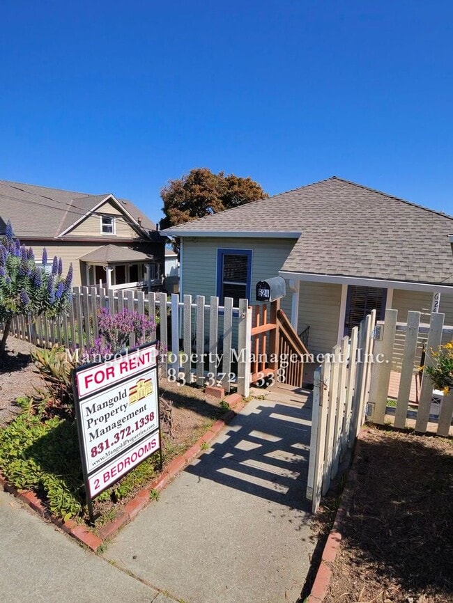 Building Photo - 2 Bed 1 Bath  New Monterey Home with Scenic Bay Views and Spacious Yard