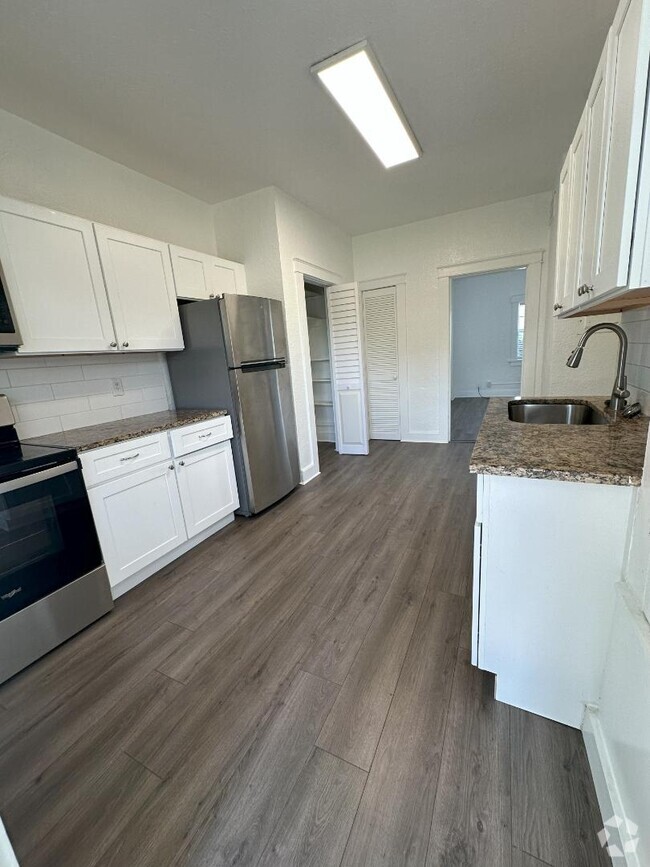 Building Photo - 215 S Seacrest Blvd Rental