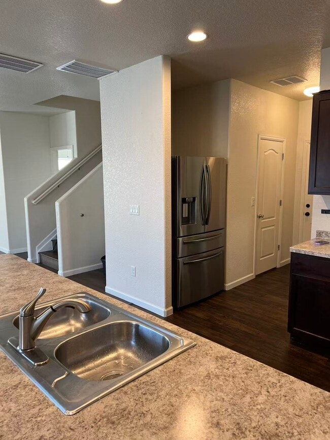 Photo - 1229 Bistre St