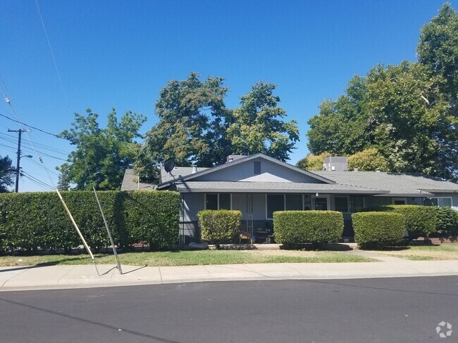 Building Photo - Roseville Duplex Rental