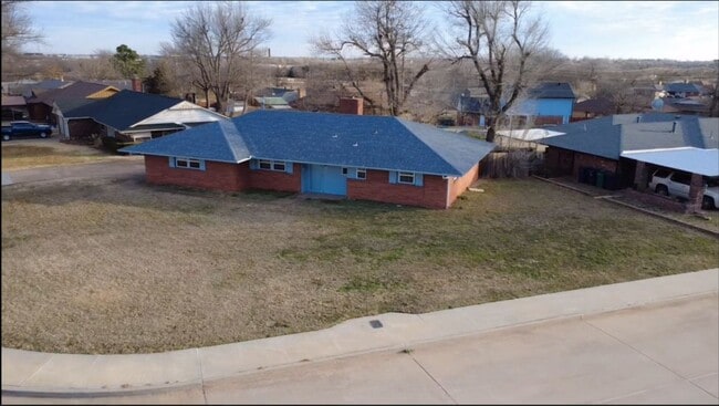 Photo - 5 Bedroom 2 Bath Available!!