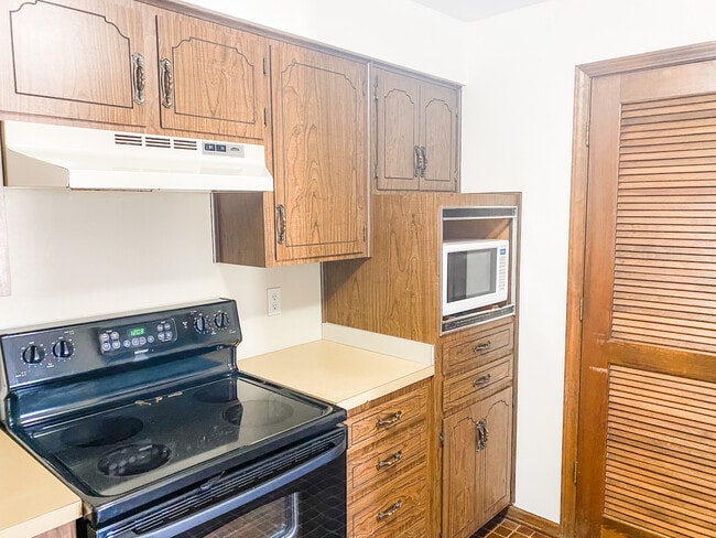 Woodlander Apartments