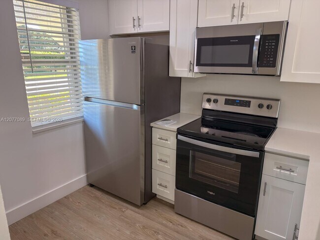 9937 Three Lakes Cir Unit 14d
