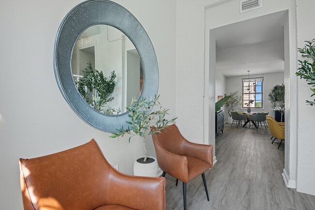 Vestíbulo de Park at Cedar Lawn Apartments - Park at Cedar Lawn