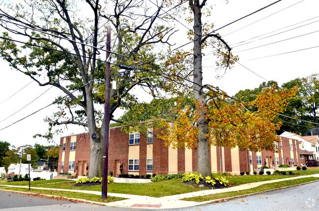 Photo - Hillcrest Apartments