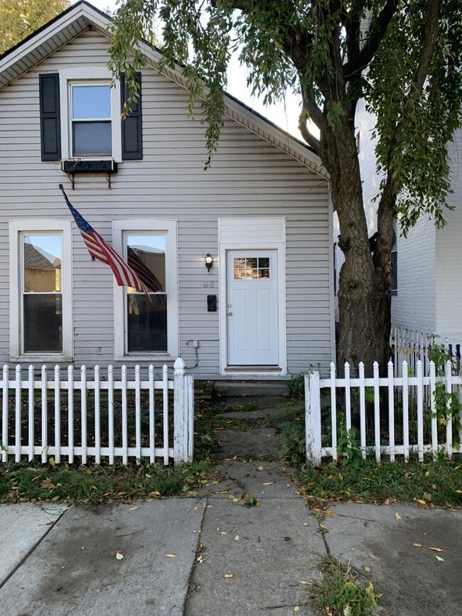 Building Photo - 84 Vine St Unit 84