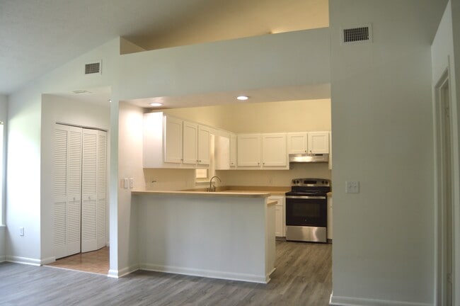 Photo - Timberland Apartments