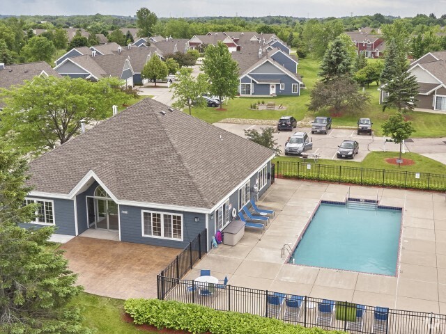 Building Photo - Mequon Trail Townhomes