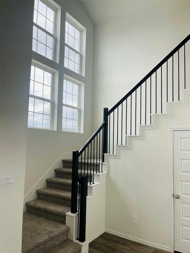 Photo - 7403 Cyn Strm St