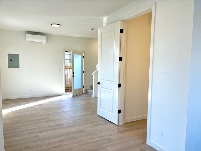 Photo - St. Johns New Build - Bright and Spacious End Unit 2 Bedroom with A/C, Washer/Dryer and Private P...