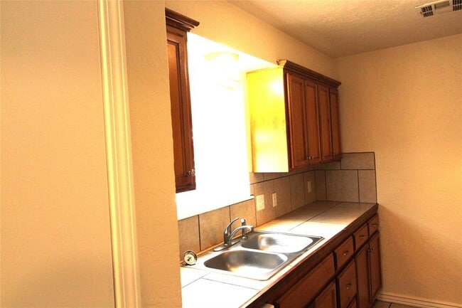 Photo - 118 NE 12th St