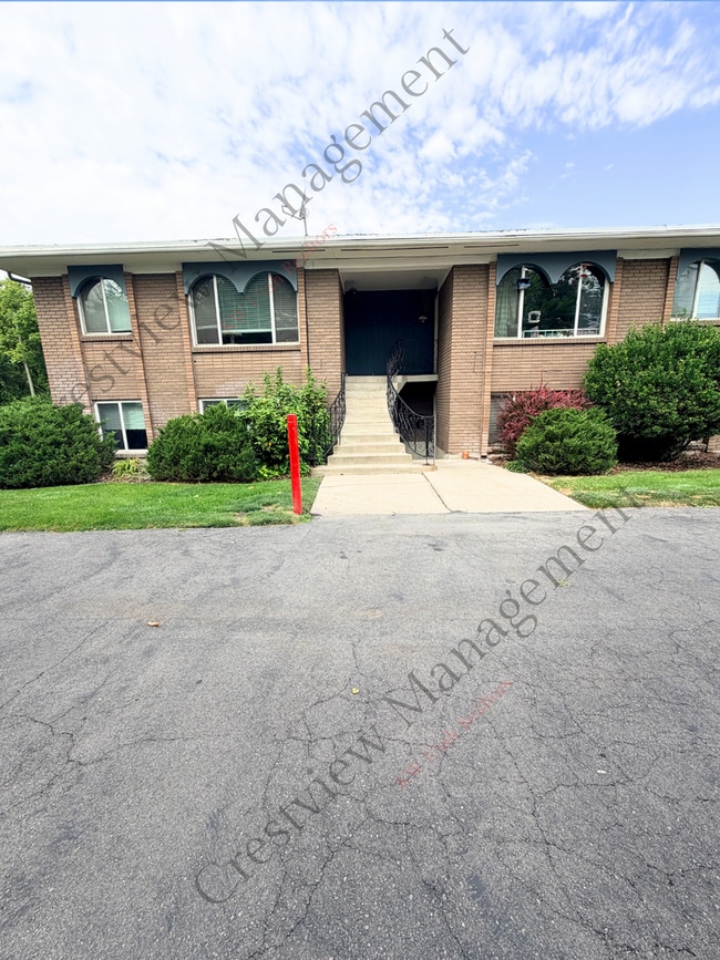 Building Photo - 549 Stringham Ave Unit B