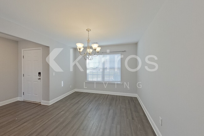 Photo - 228 Western Red Cedar Dr
