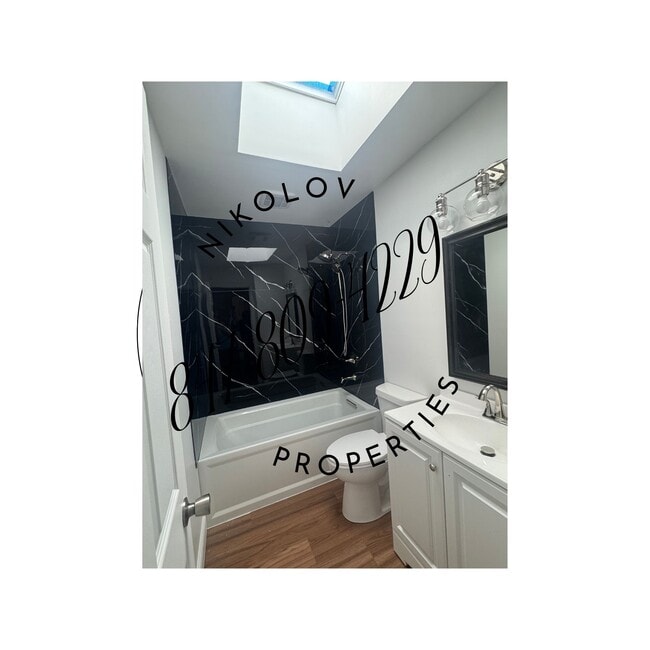 Photo - 220 Healy Ave