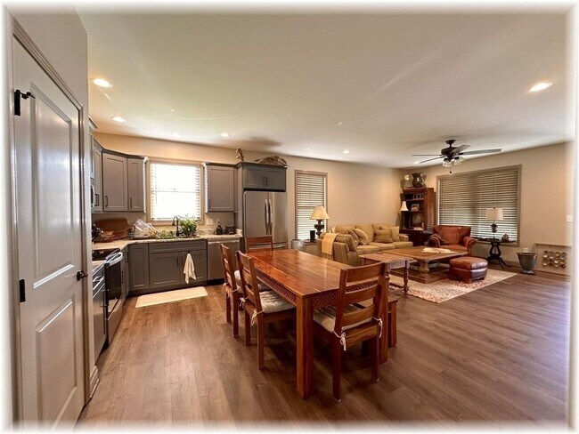 Photo - 304 Cottage Hl Ct